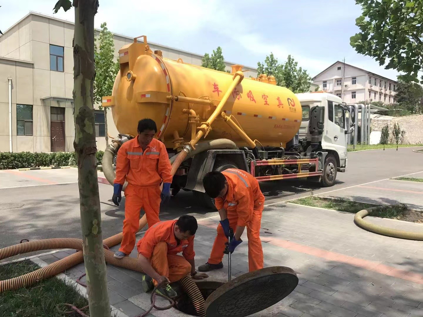 绥宁化粪池清理与5-8吨吸粪车施工效率分析